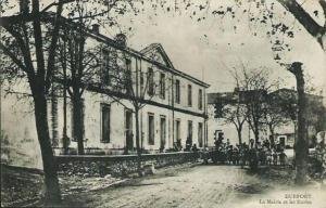 La mairie et les ecoles